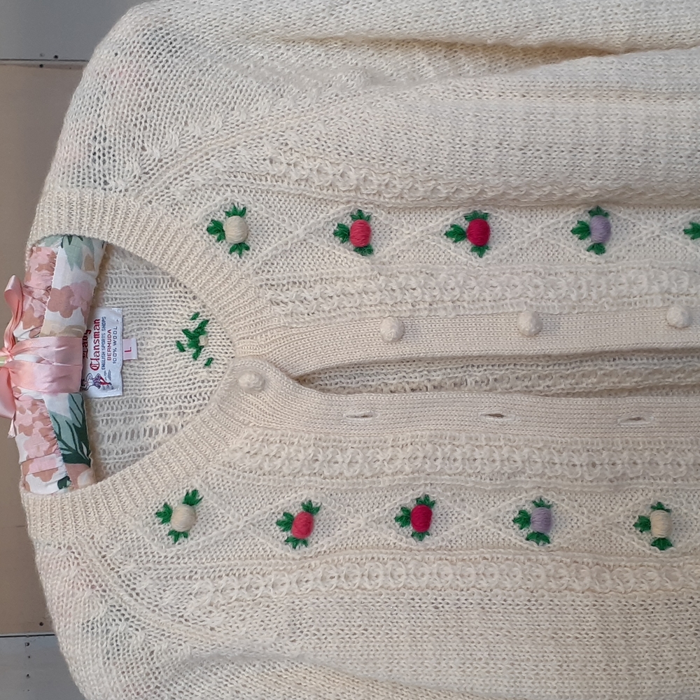 Vintage Lady Clansman Creme Bermuda wool cardigan size L
